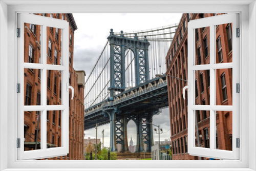 Fototapeta Naklejka Na Ścianę Okno 3D - New York City Manhattan Bridge and brick wall building