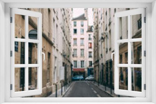 Fototapeta Naklejka Na Ścianę Okno 3D - street in the old city Paris selective focus