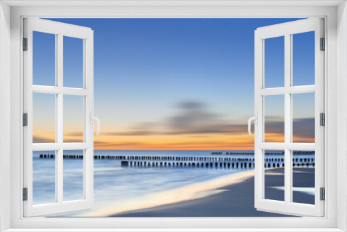 Fototapeta Naklejka Na Ścianę Okno 3D - Dreamy blurred glowing sunset seascape 