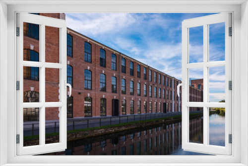 Fototapeta Naklejka Na Ścianę Okno 3D - fabriksgebäude aus rotem backstein
