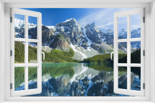 Fototapeta Naklejka Na Ścianę Okno 3D - One of the many iconic views of Moraine Lake in Banff.