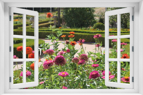 Fototapeta Naklejka Na Ścianę Okno 3D - Detalhe de um jardim formal.
