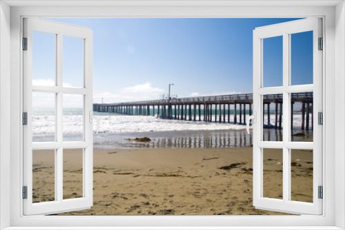 Fototapeta Naklejka Na Ścianę Okno 3D - Midday sun on Pier at California Coast
