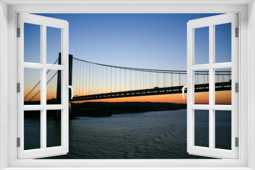 Fototapeta Naklejka Na Ścianę Okno 3D - Verrazano Narrows Bridge in New York City at sunset