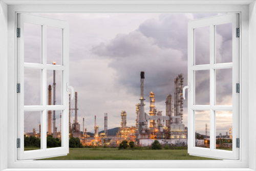 Fototapeta Naklejka Na Ścianę Okno 3D - Oil Refinery factory in morning sunrise