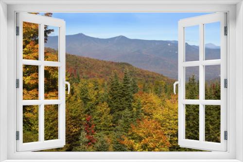 Fototapeta Naklejka Na Ścianę Okno 3D - Hillside overlooking the Franconia Range in autumn, Warren, New