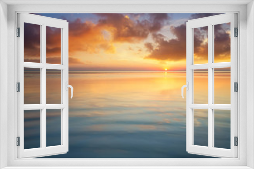 Fototapeta Naklejka Na Ścianę Okno 3D - Seascape during sunrise. Beautiful natural summer seascape