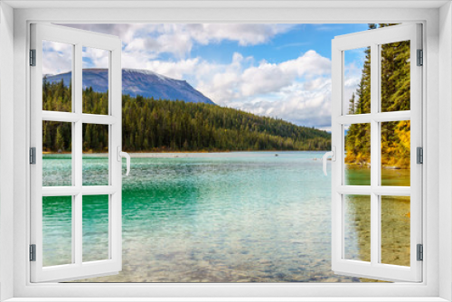 Fototapeta Naklejka Na Ścianę Okno 3D - Turquoise color of First Lake along the hiking trail of the Valley of Five Lakes in Jasper National Park in the Canadian Rockies