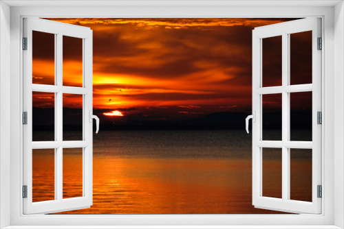 Fototapeta Naklejka Na Ścianę Okno 3D - watching a sunset on the calm water