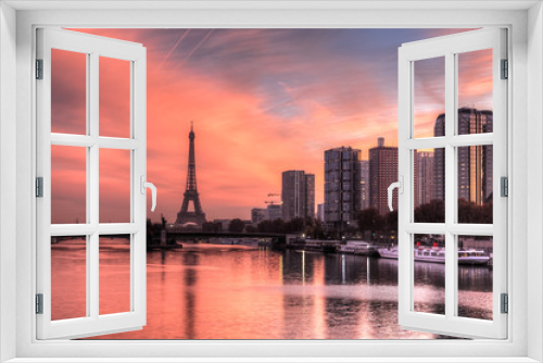 Fototapeta Naklejka Na Ścianę Okno 3D - Paris, bords de seine, au levée du soleil, la Tour Eiffel