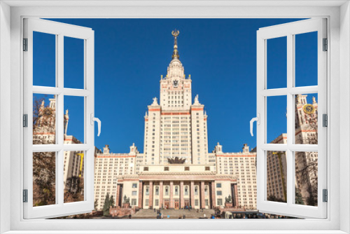 Fototapeta Naklejka Na Ścianę Okno 3D - Central entrance to university