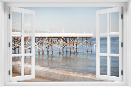Fototapeta Naklejka Na Ścianę Okno 3D - Peaceful view of the Pier, the beach and the ocean in Malibu, Ca