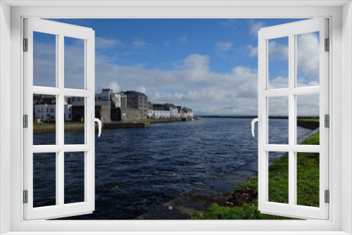 Fototapeta Naklejka Na Ścianę Okno 3D - River Corrib in Galway
