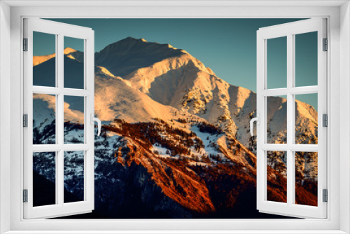 Fototapeta Naklejka Na Ścianę Okno 3D - snowy mountain landscape at dawn 