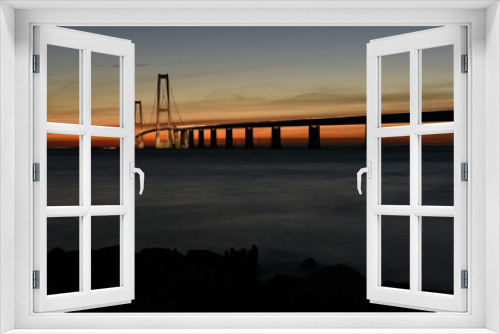 Fototapeta Naklejka Na Ścianę Okno 3D - Sunset behind Storebælt bridge