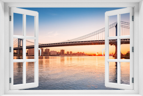 Fototapeta Naklejka Na Ścianę Okno 3D - Manhattan Bridge at sunrise, viewed from Brooklyn Bridge park
