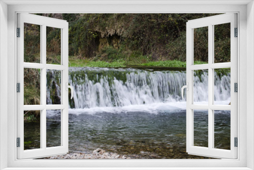 Fototapeta Naklejka Na Ścianę Okno 3D - pequeña cascada de río