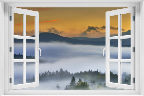 Fototapeta Naklejka Na Ścianę Okno 3D - Foggy morning in the landscape