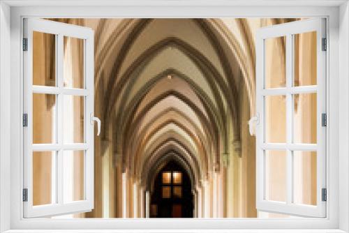 Fototapeta Naklejka Na Ścianę Okno 3D - Cloister with gothic rib vault ceiling