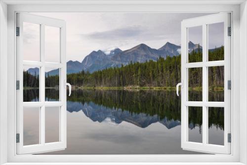 Fototapeta Naklejka Na Ścianę Okno 3D - Reflection at the Rendez-vous, Rockies, Canada