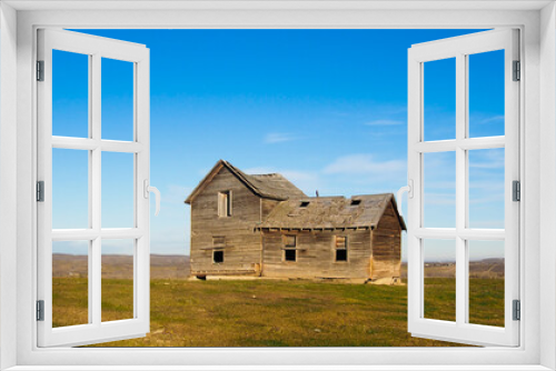 Fototapeta Naklejka Na Ścianę Okno 3D - old homestead in prairies, Alberta, Canada